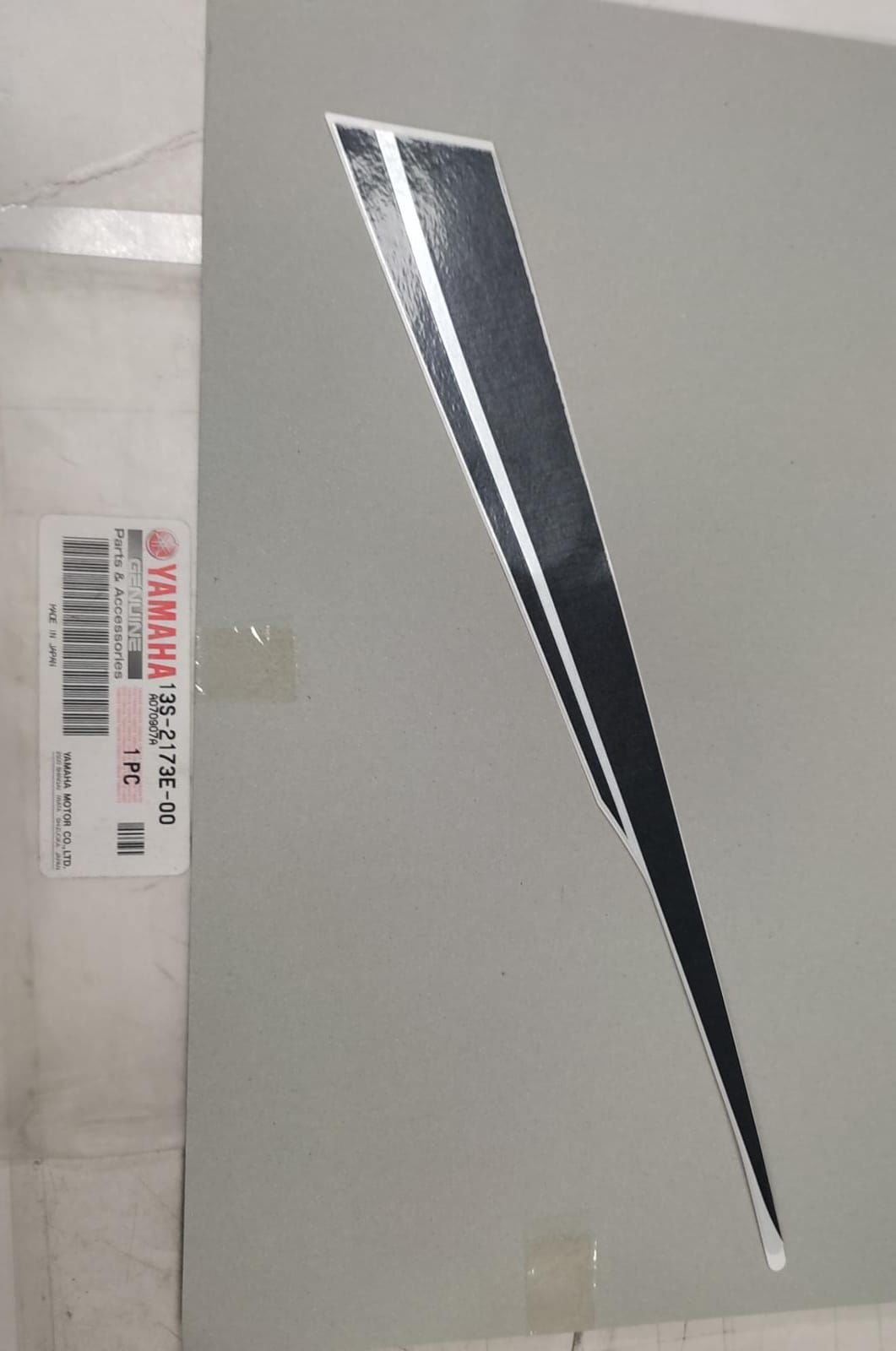 YAMAHA YZF R6 ORİJİNAL KUYRUK ETİKET STICKER 13S-2173E-00