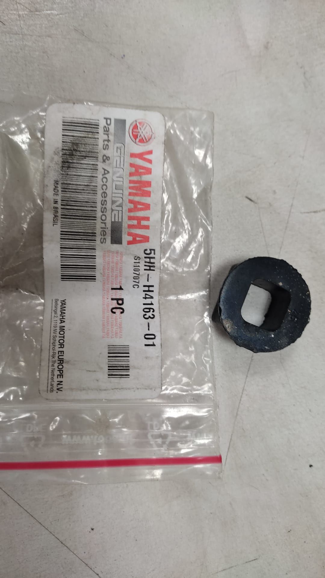 YAMAHA YBR 250cc ORİJİNAL FAR YAN DAMPERİ 5HH-H4163-01